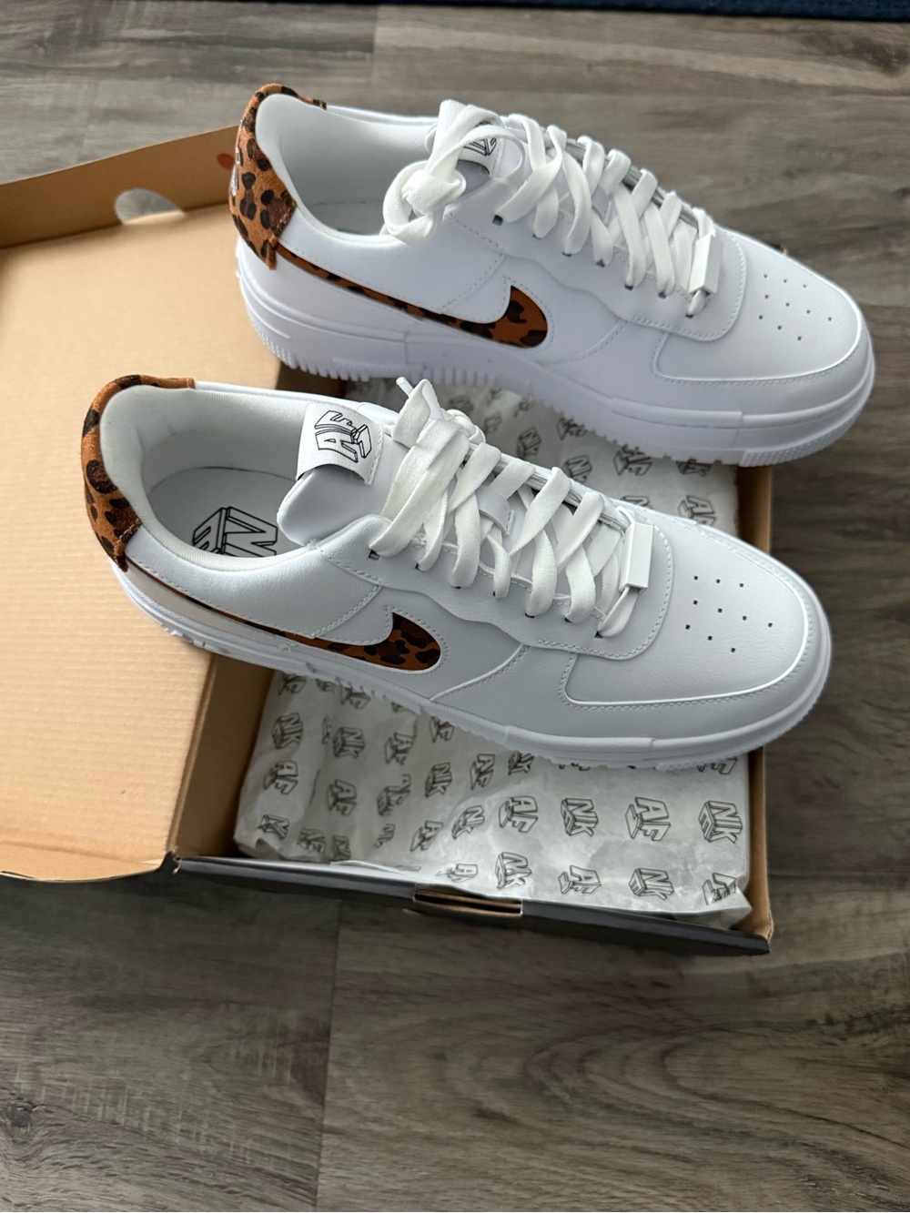 Nike Women's AIR FORCE 1 PIXEL SE, NEW NEVER WORN with Leopard Print Accent - Picture 2 of 14